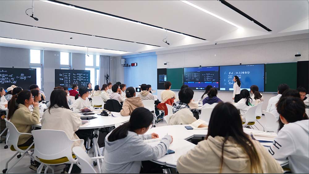 Ningxia University: Innovating Education Models with 300 Futuristic Classroom